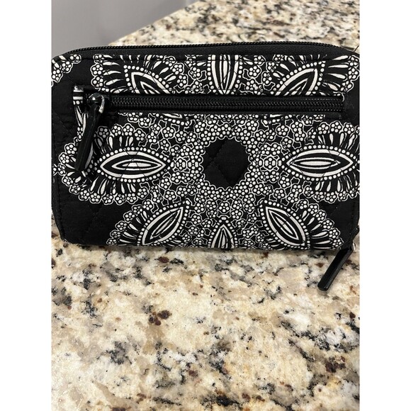 Vera Bradley Turnlock Wallet in Blanco Bouquet Zipper EUC - Picture 8 of 12